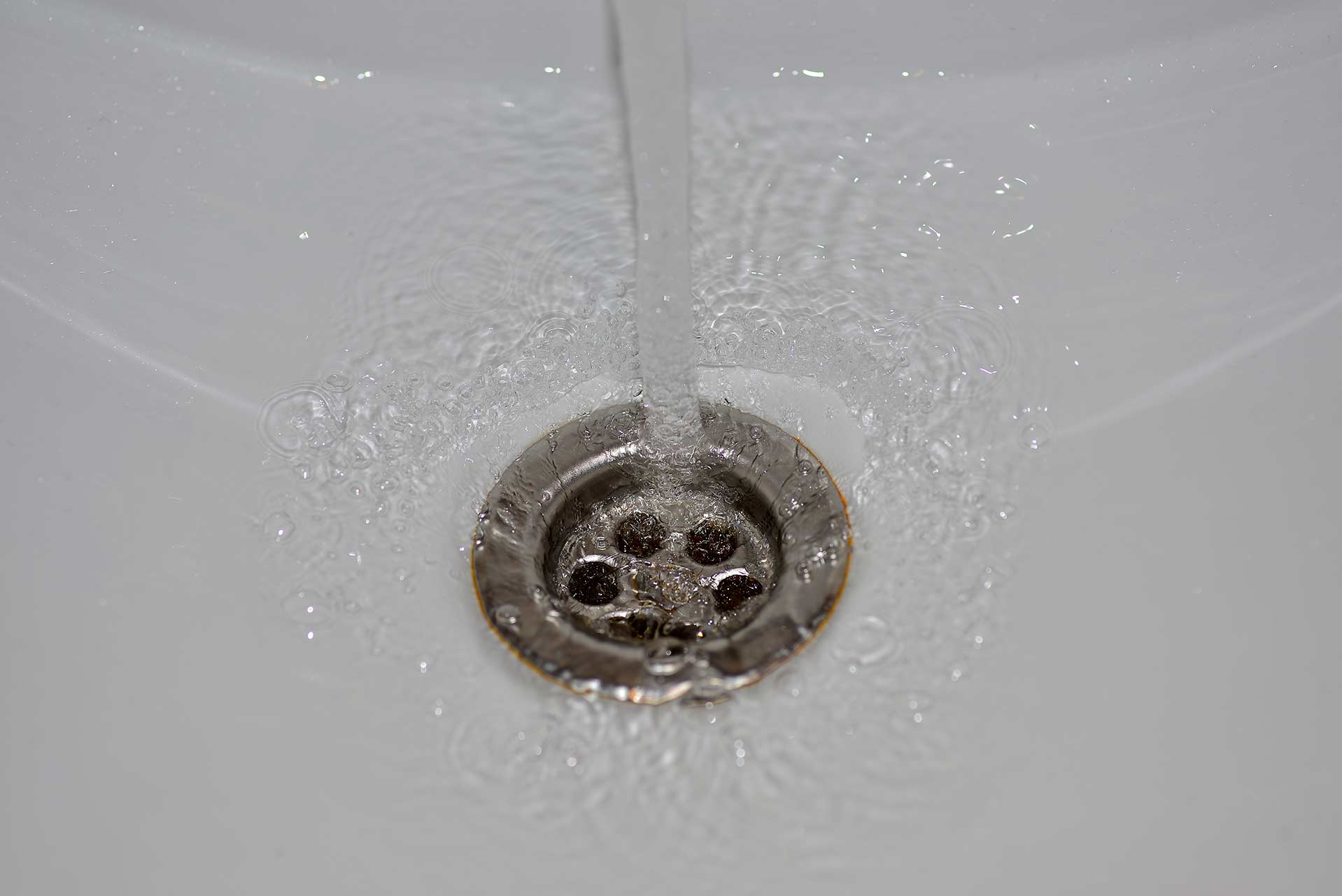A2B Drains provides services to unblock blocked sinks and drains for properties in Finchampstead.